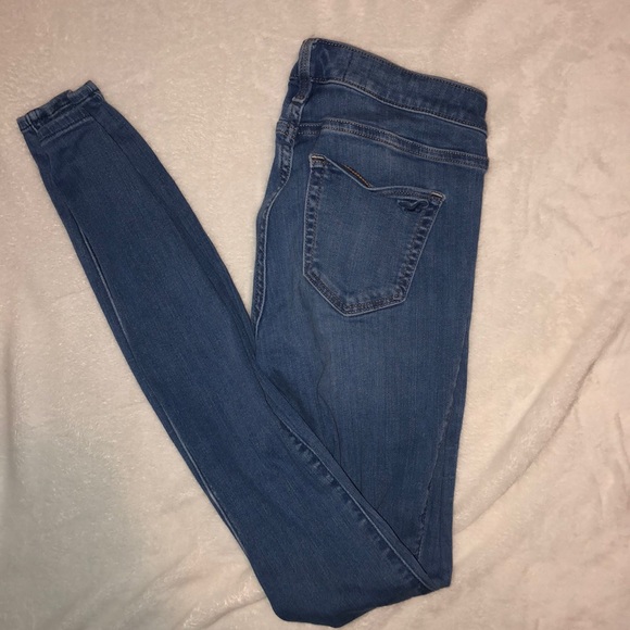 Low Rise Distressed Jeans - Picture 3 of 4